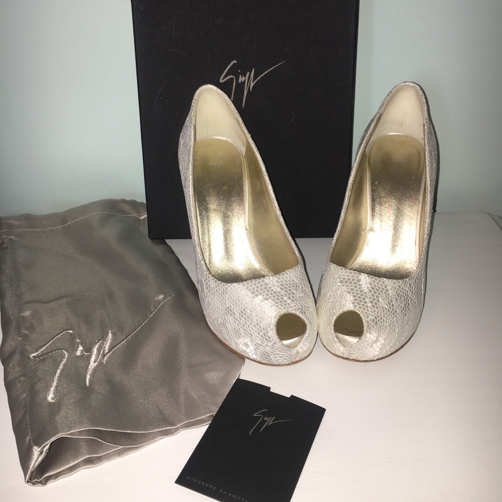 Giuseppe Zanotti Peep toe heels